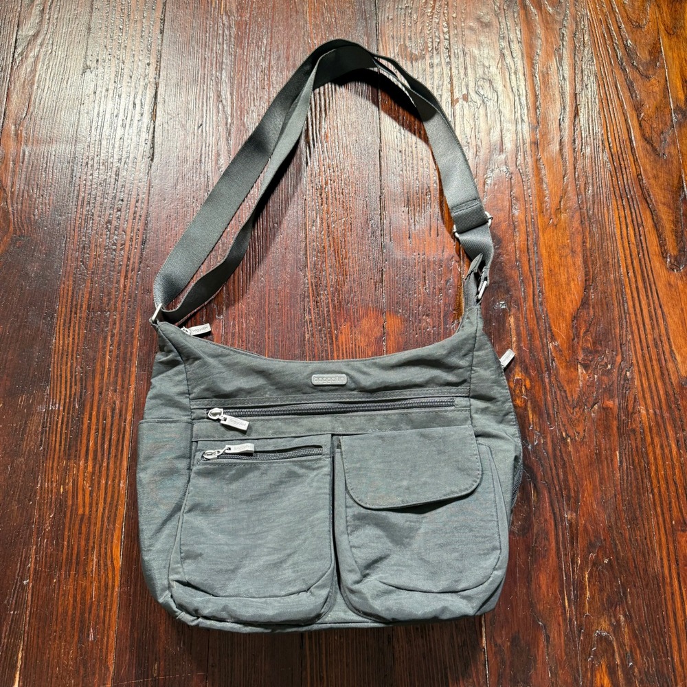 Baggallini Crossbody Bag Purse Gray Nylon Multi Pocket Travel Minimalist